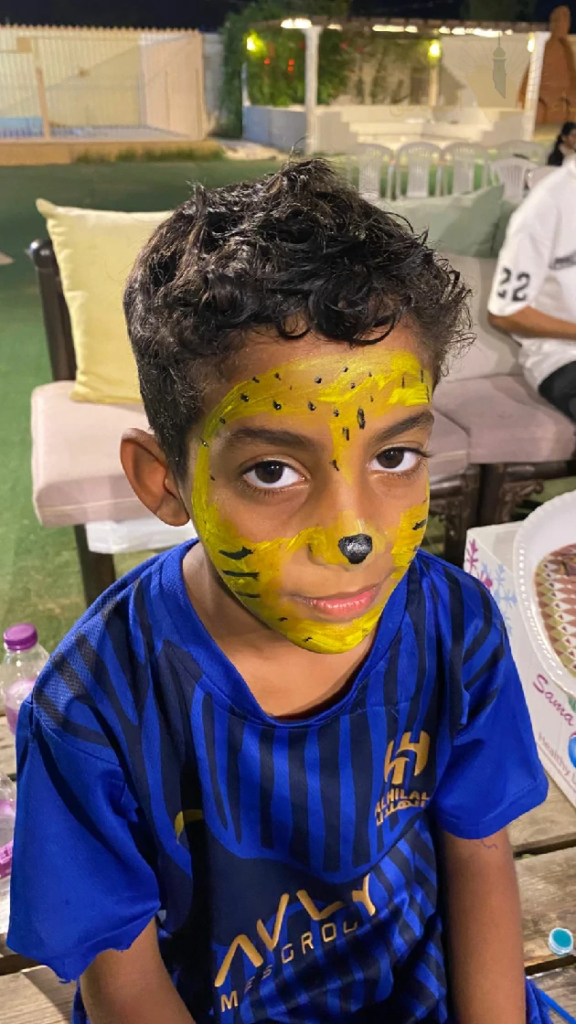 111011-576x1024 فرحة يتيم وسعادته.. لا تُقدّر بثمن