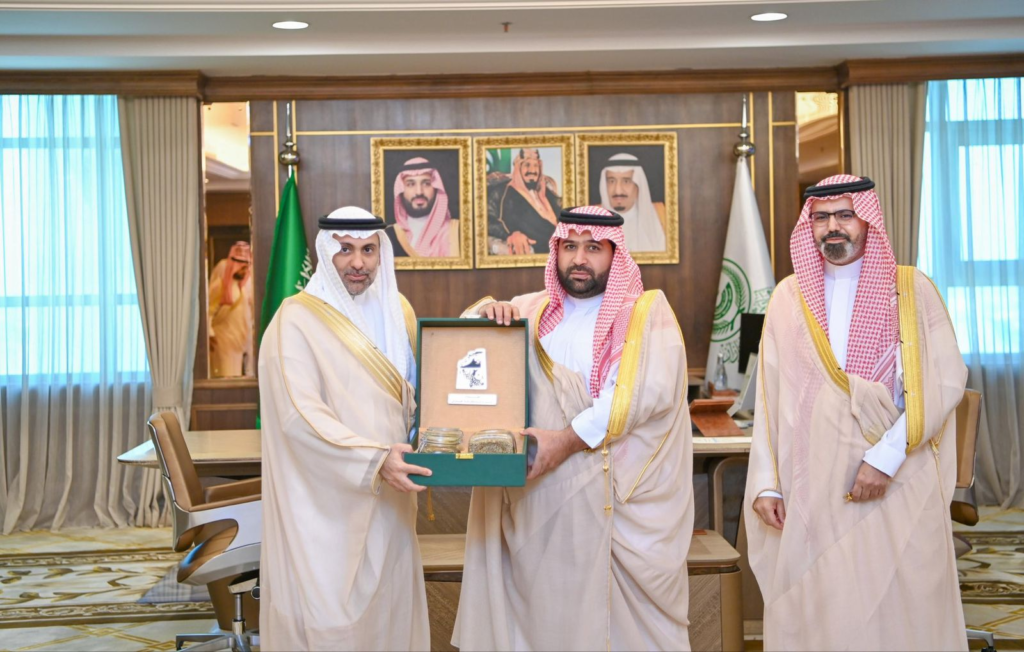 u12-WhatsApp-Image-2025-10-09-at-5.10.30-PM-1-1024x652 أمير منطقة جازان يستقبل وزير الصحة