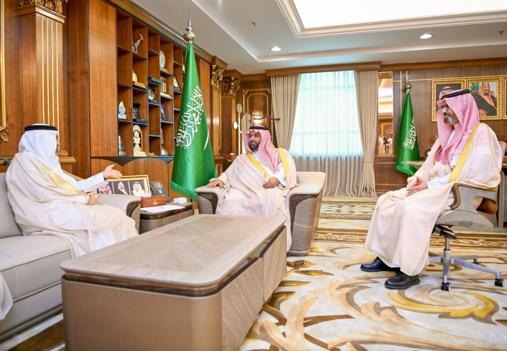 u12-WhatsApp-Image-2025-10-09-at-5.10.30-PM-2-1024x709 أمير منطقة جازان يستقبل وزير الصحة