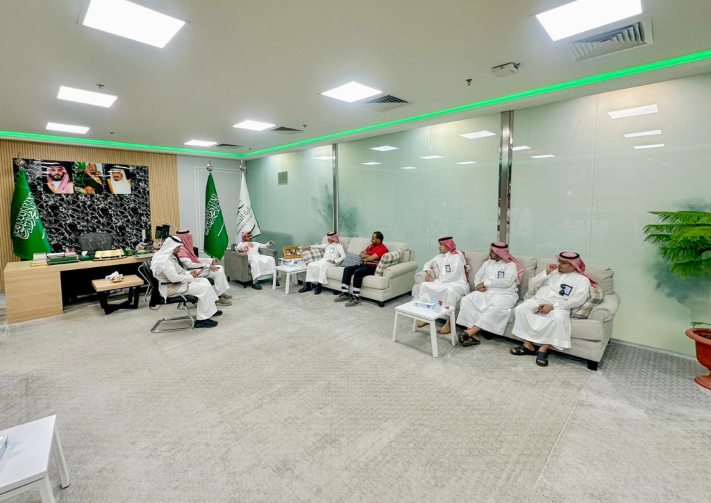 222022-1-1024x725 مدير عام فرع الهلال الأحمر السعودي يسلم "صحة جازان" نسخة من شهادة "غينيس" العالمية