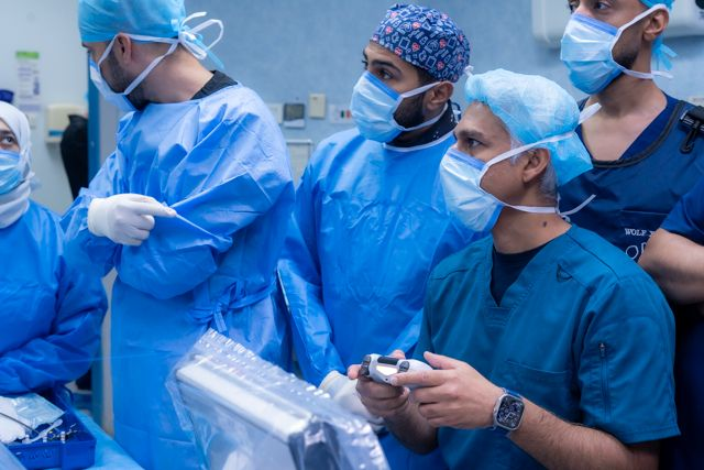 33077 نجاح أول عمليات تنظير حالب روبوتي مرن بتقنية (ILY®) في الدمام الطبي