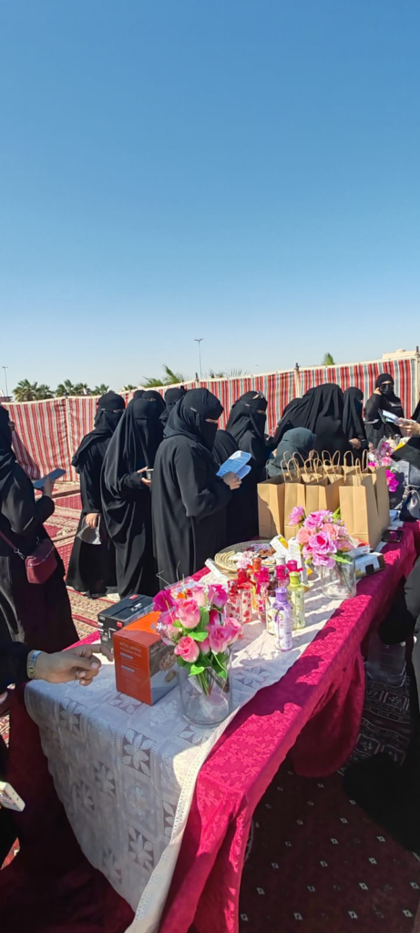 550102-461x1024 همسات الثقافي يختتم الرحلة الترفيهية لشاطئ العقير