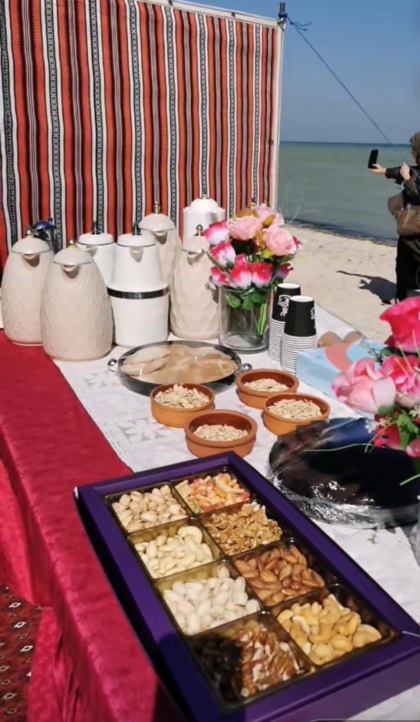 550106-596x1024 همسات الثقافي يختتم الرحلة الترفيهية لشاطئ العقير