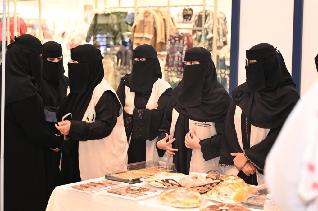 5505-1024x682 فريق تعزيز التطوعي ينفّذ مبادرة “اليوم العالمي للتسامح” بجازان