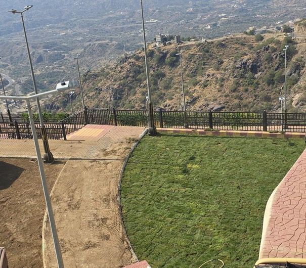 6603 بلدية فيفاء تواصل أعمالها الميدانية في صيانة مطل قرضة