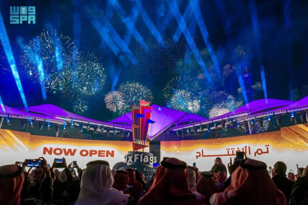 1000430701-1024x682 أمير منطقة الرياض يرعى حفل افتتاح متنزه "Six Flags مدينة القدية"