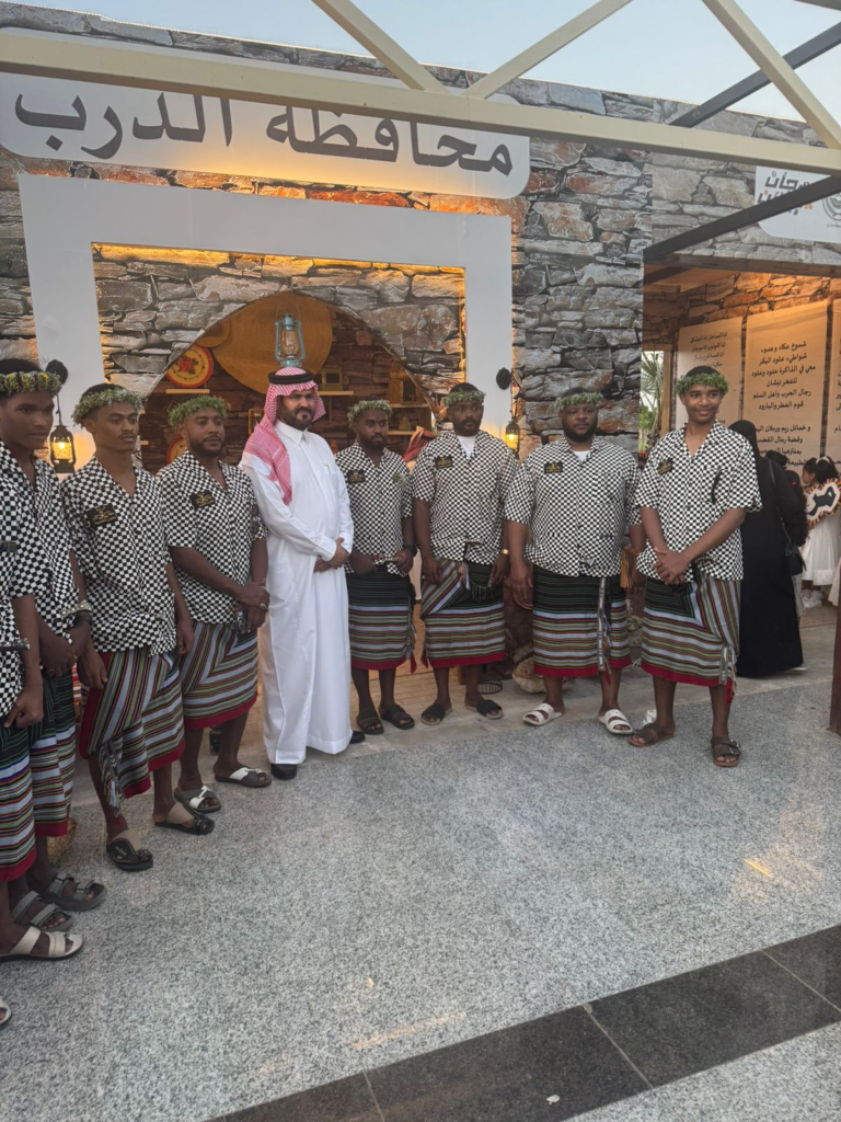 10102-768x1024 الزي الشعبي يثبت حضوره بمهرجان جازان الشتوي2026