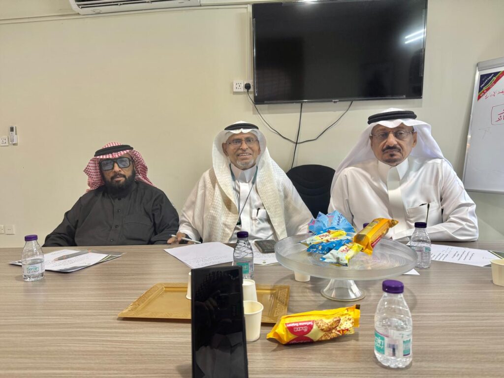 10206-1024x768 الحازمي يرأس اجتماعا لمجلس جمعية المتقاعدين بجازان