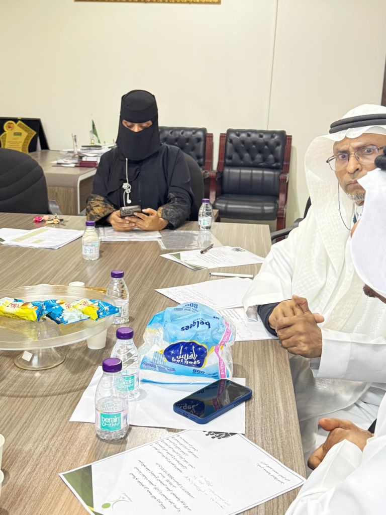 10207-768x1024 الحازمي يرأس اجتماعا لمجلس جمعية المتقاعدين بجازان