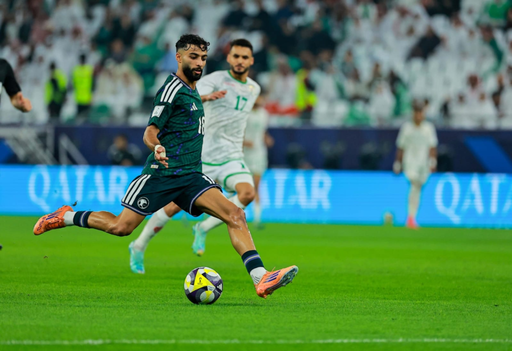 204-1024x701 رأسية البريكان ولمسة الشهري تقودان الأخضر لعبور عُمان بثنائية مثيرة