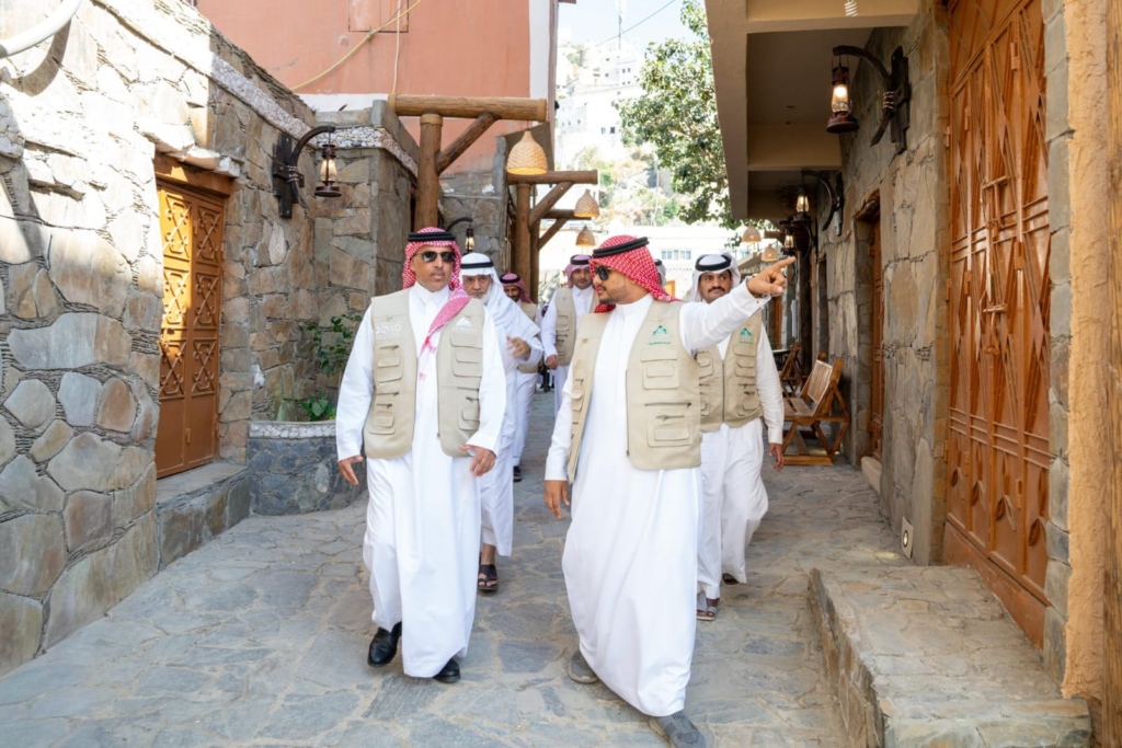 6091-1024x683 أمين جازان يتابع ميدانيًا تطوير مشاريع فيفاء