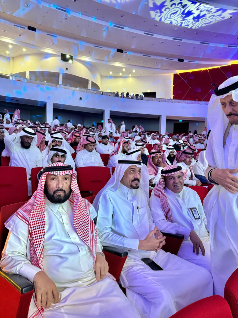 7045-768x1024 أمير جازان يرعى الأمسية الشعرية ويعلن تسمية المسرح باسم الشاعر حسن أبوعَلة