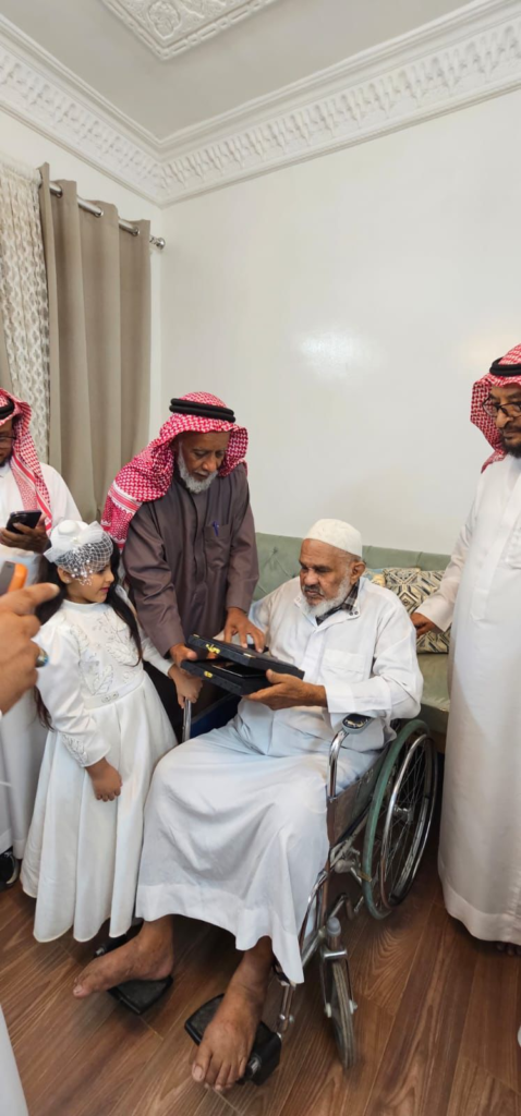 10023-478x1024 زيارة وفاء من فريق نخبة وأميرات الإبداع للأديب الشاعر حسن أبو علة في بيش