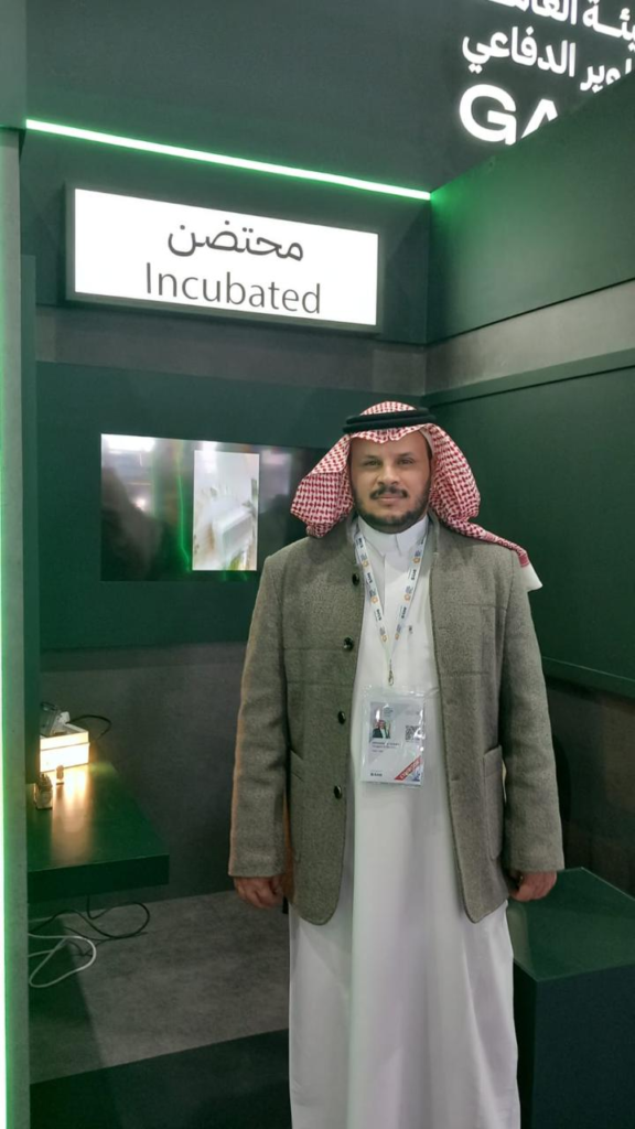 40035-576x1024 ابتكار الفيفي… حضور وطني في واجهة الدفاع العالمي