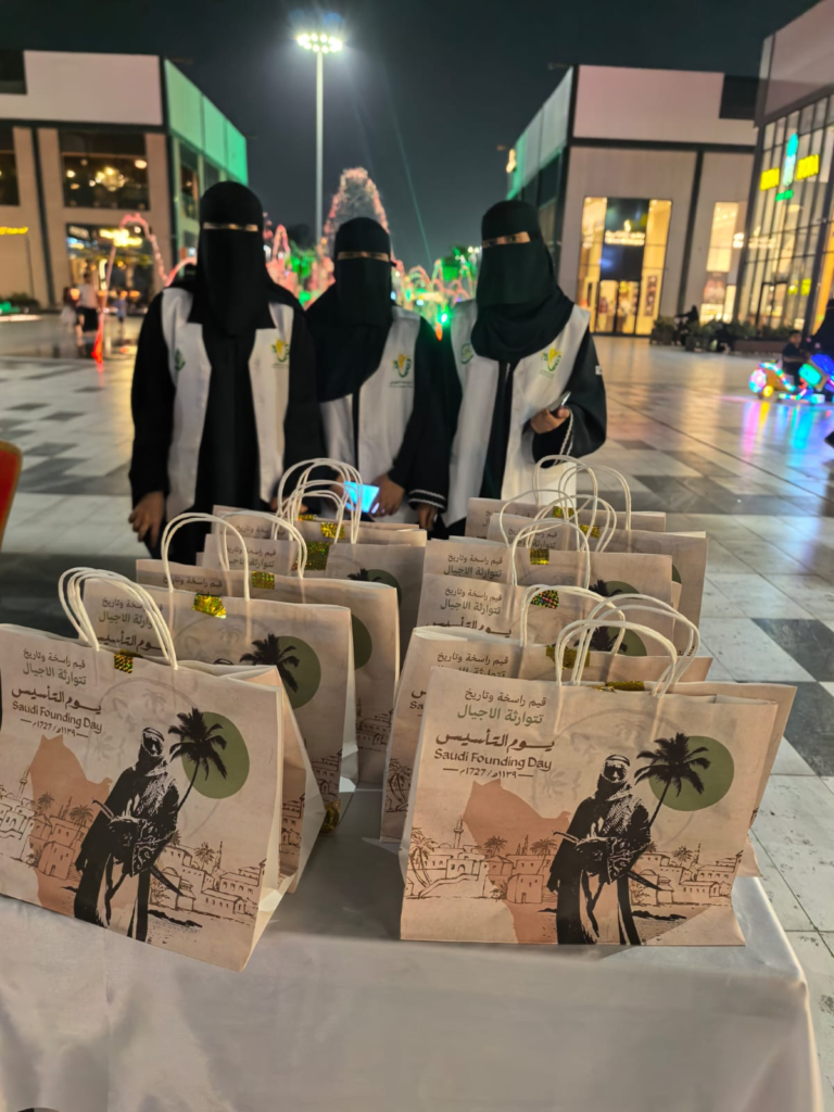 40094-768x1024 «هِمّة» التطوعي يضيء احتفالات يوم التأسيس بالواجهة البحرية في جازان