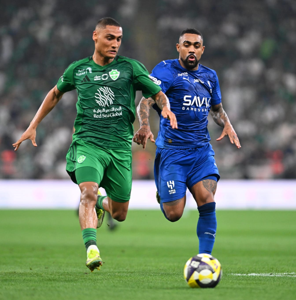 1000546330-1009x1024 ياسين بونو يقود الهلال لنهائي كأس الملك على حساب الأهلي