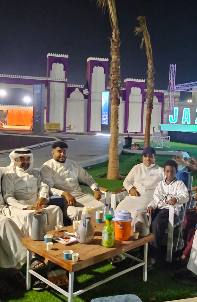 50057-668x1024 مائدة رمضان تجمع نجوم جمعية السياحة في جازان