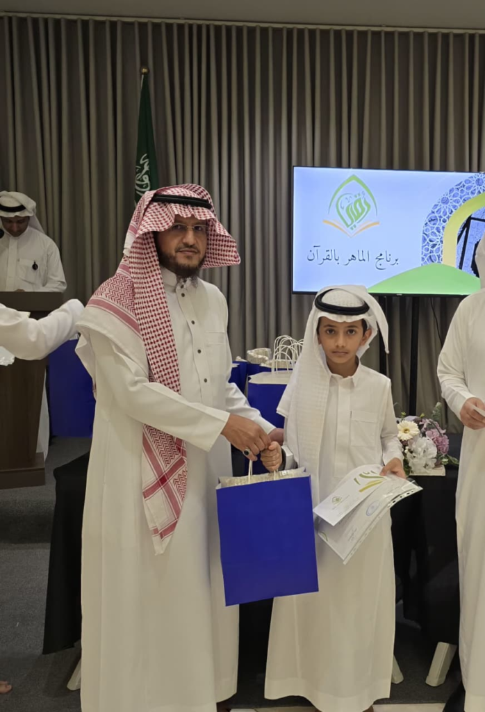 6387-698x1024 بالصور ..جمعية تحفيظ القرآن بفيفاء تنفذ برنامج الماهر
