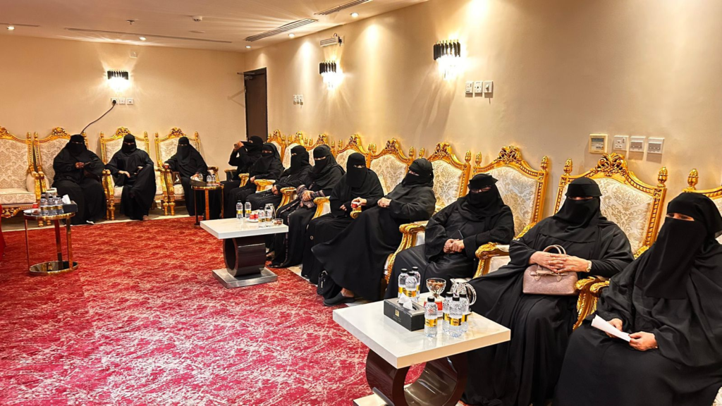6637-1024x576 لقاءٍ ودي يناقش احتياجات المرحلة القادمة لجمعية المتقاعدين بجازان