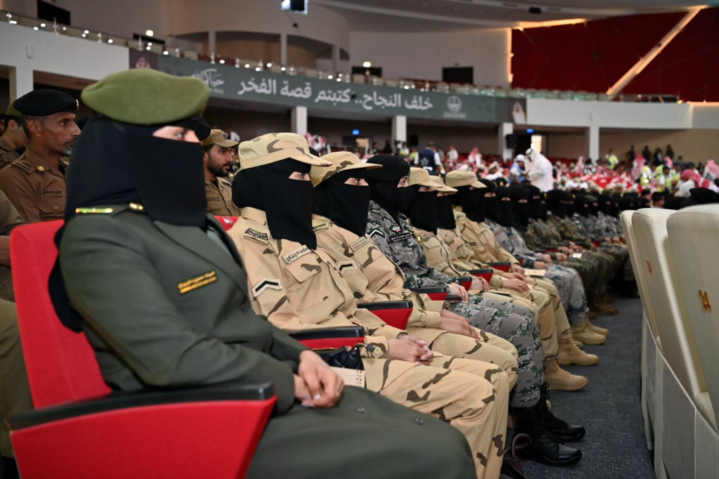 7064-1024x682 أمير جازان يُكرِّم المشاركين من المنطقة في أعمال الحج