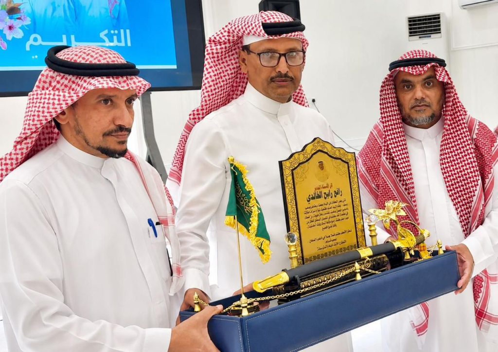 7098-1024x723 القعقاع الابتدائية والمتوسطة تكرّم المتقاعدين وفاءً لمسيرتهم التعليمية