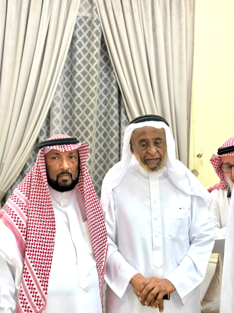 7266-768x1024 وفاءٌ لا ينقطع… متقاعدو جازان يطمئنون على الأستاذ محمد سالم العطاس