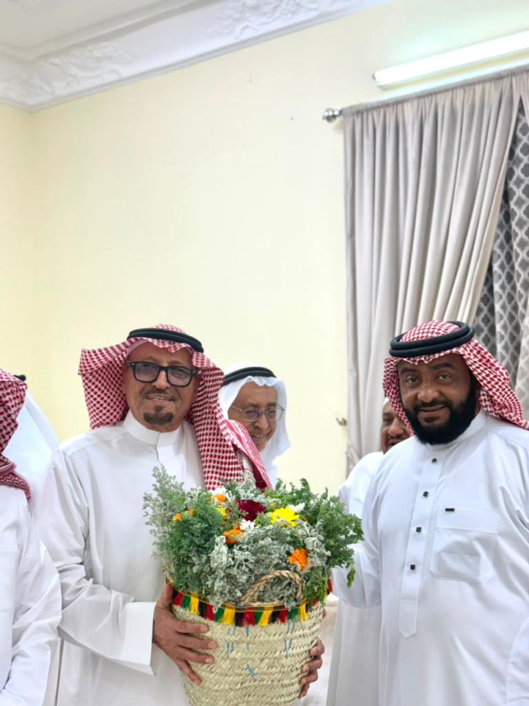7269-768x1024 وفاءٌ لا ينقطع… متقاعدو جازان يطمئنون على الأستاذ محمد سالم العطاس