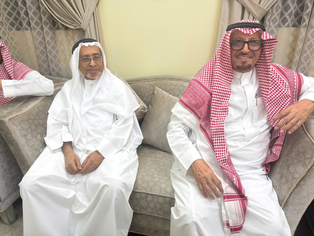 7271-1024x768 وفاءٌ لا ينقطع… متقاعدو جازان يطمئنون على الأستاذ محمد سالم العطاس