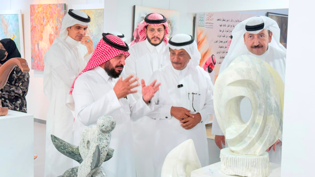 7447-1024x576 معرض "مابين الريشة والإزميل" في فنون الطائف*