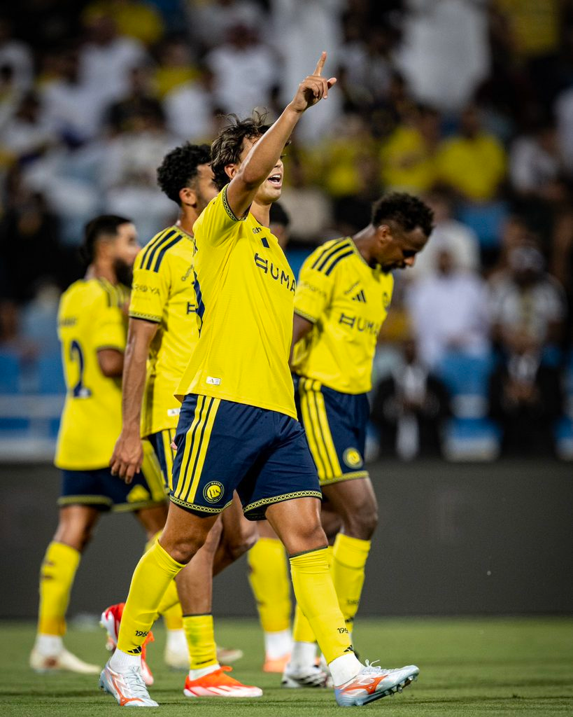 1000755085-819x1024-1 النصر يستعيد صدارة الدوري برباعية في شباك الرياض