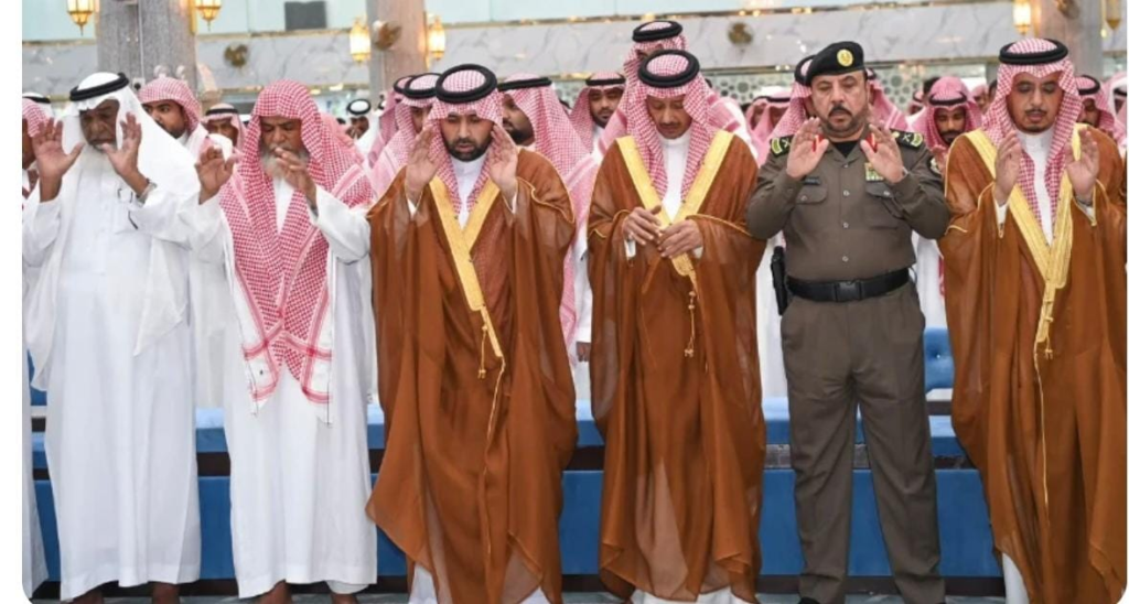 7710-1024x548 أمير جازان يحضر صلاة الجنازة على ضحايا حادثة اللقية ويعزي ذويهم