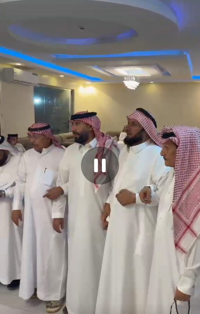 7921-652x1024 ببساطةٍ تليق بالفرح.. عقد قران أحمد الفيفي
