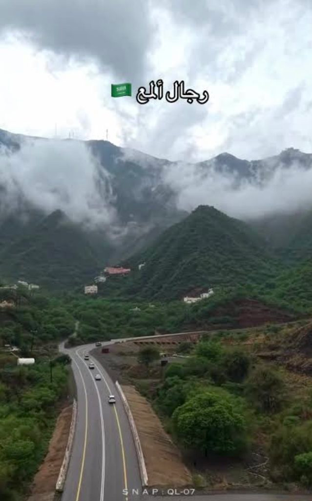 8055-639x1024 بين محايل ورجال ألمع.. رحلة تعانق الجمال والتراث