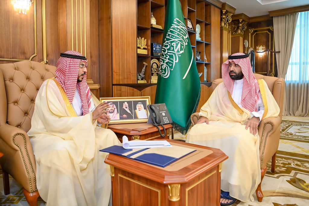 9245-1-1024x682-1 أمير جازان يستقبل المدير العام لفرع وزارة الموارد البشرية والتنمية الاجتماعية